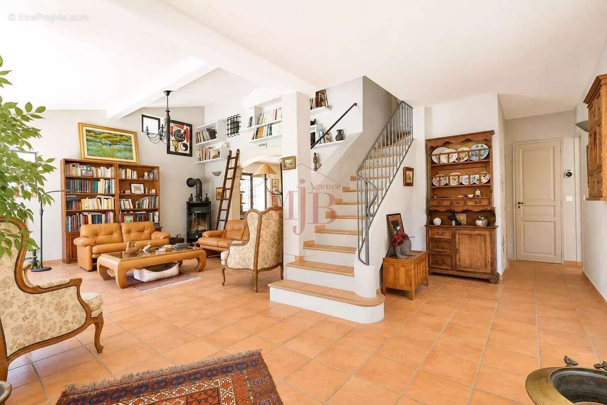Maison 193 m² à Le Tholonet  - photo 5