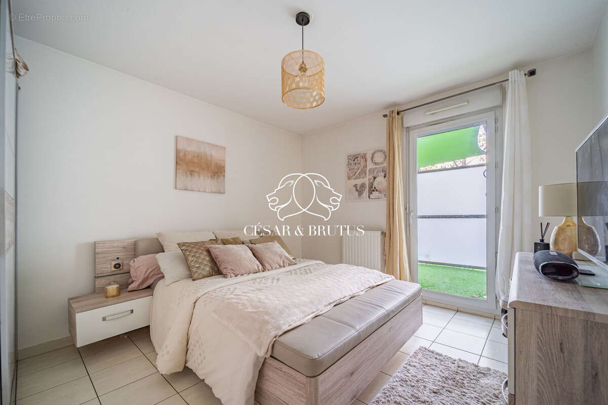 Appartement 68 m² à Saint-Fons  - photo 4