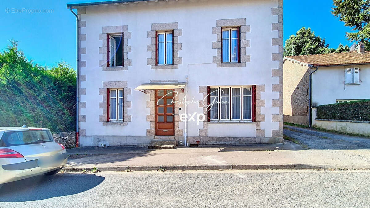 Maison à LA JONCHERE-SAINT-MAURICE