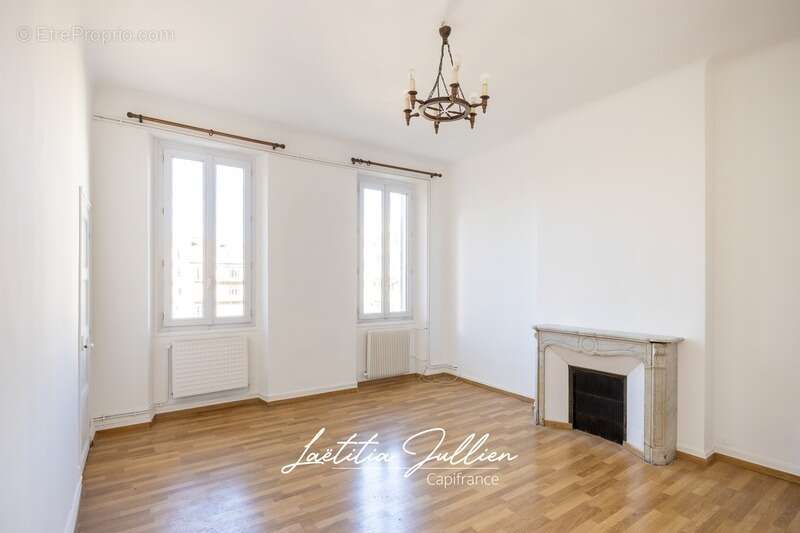 Appartement haussmannien 184.77 m² – 7 pièces – Intégralité du palier – Marseille 8ᵉ - PERIER - photo 7