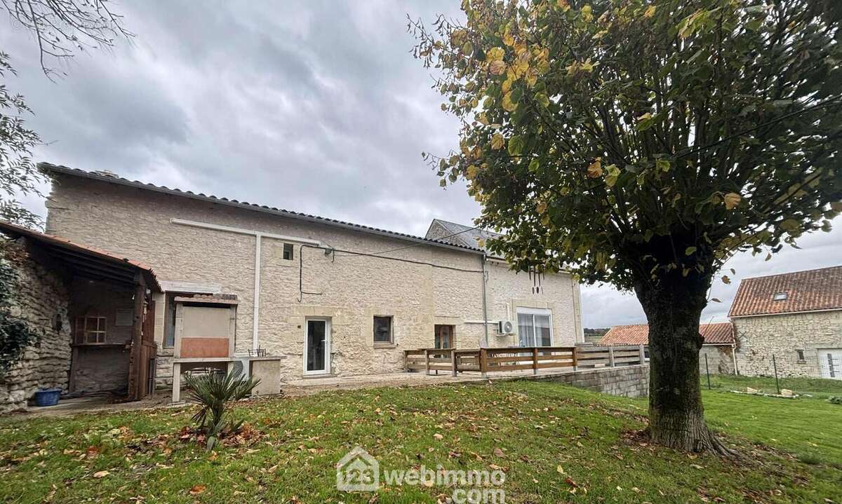 Maison rénovée, 206 m2 habitables, avec vie de plain-pied, - Maison à THURE