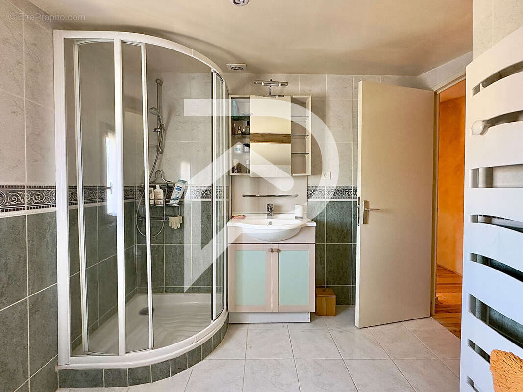 Maison à SAINT-FRONT-DE-PRADOUX