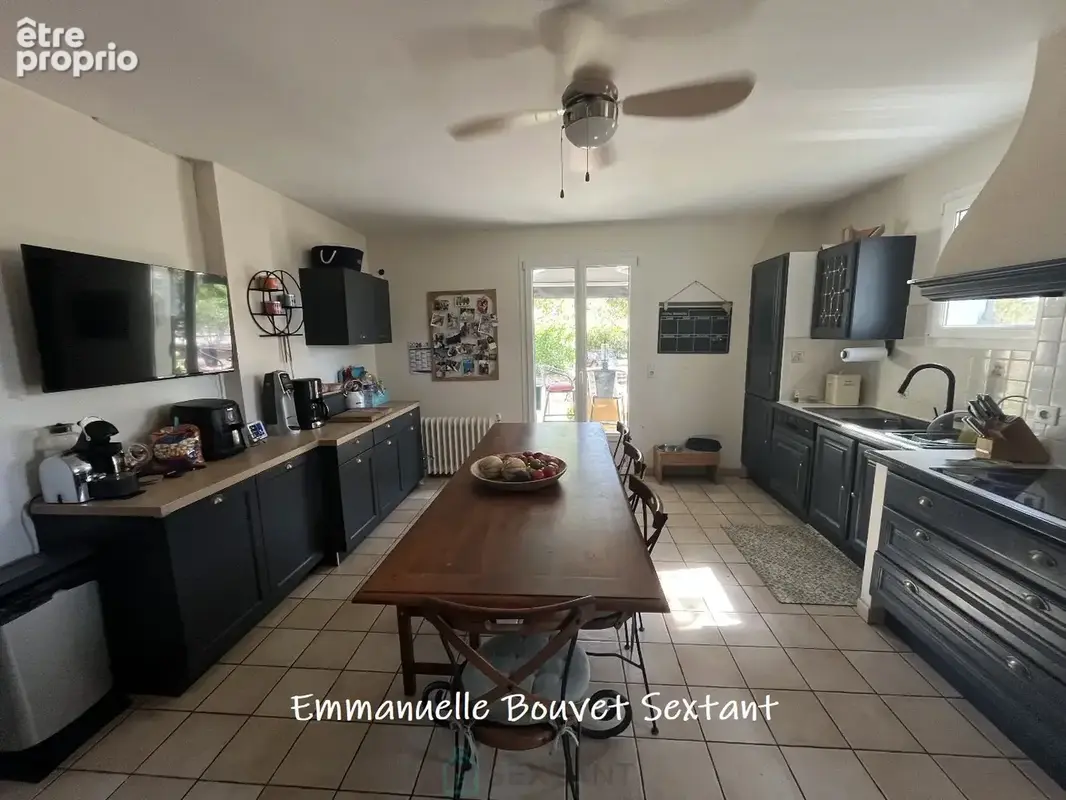 BERGERAC, jolie maison périgourdine, 202 m², 6 chambres, vie possible de plain-pied, piscine, garage, beau terrain arboré et clo - photo 10