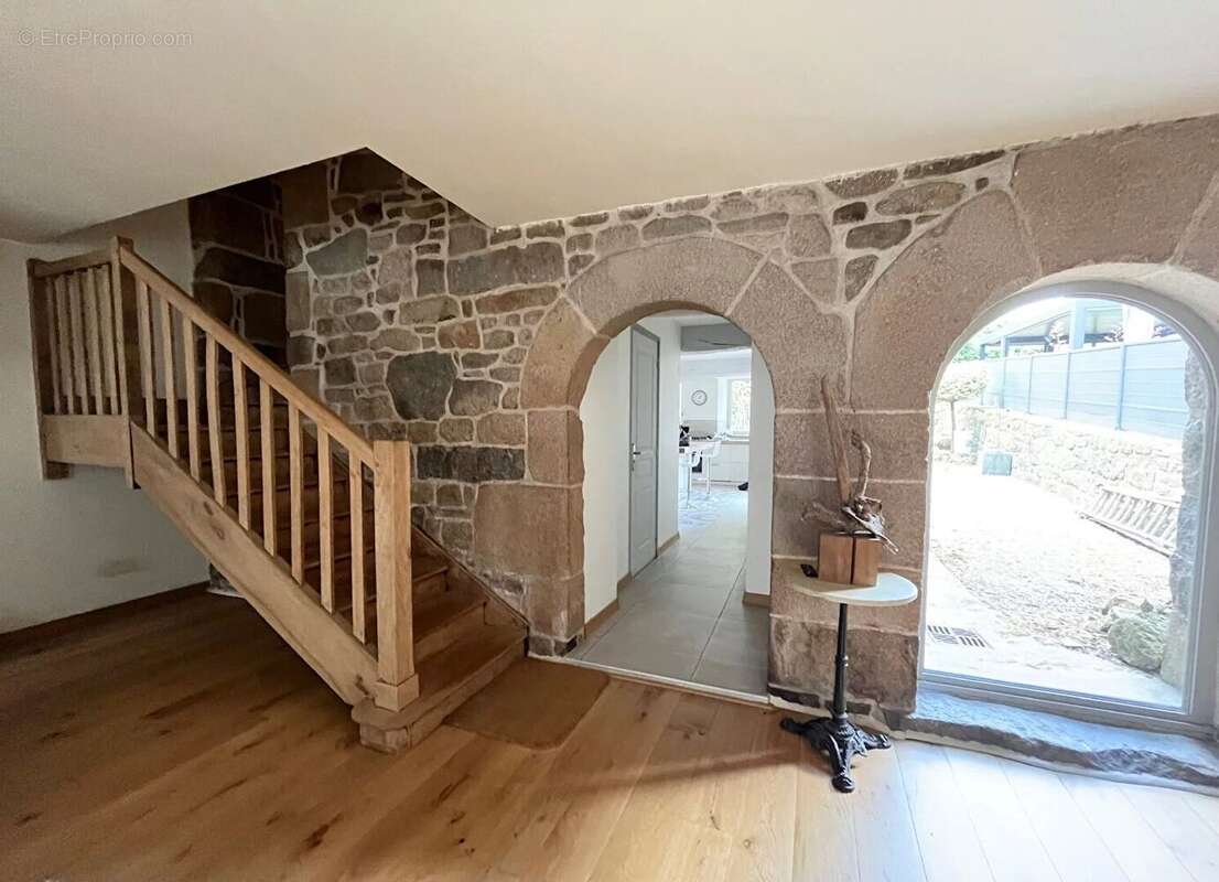 Maison à QUINTIN