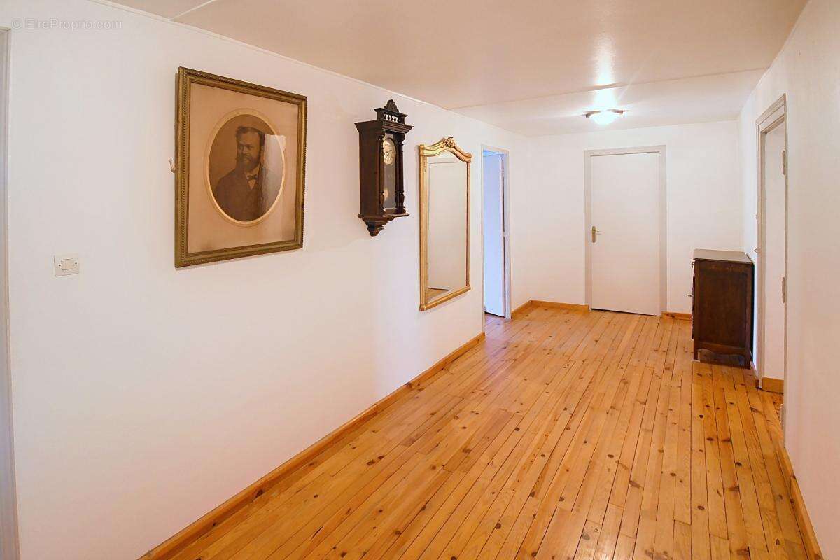 Belle maison de caractère à Lexy, 208m2 + véranda 55m2 + grenier aménageable de 75m2 , terrain plus de 6 ares, garage - photo 19