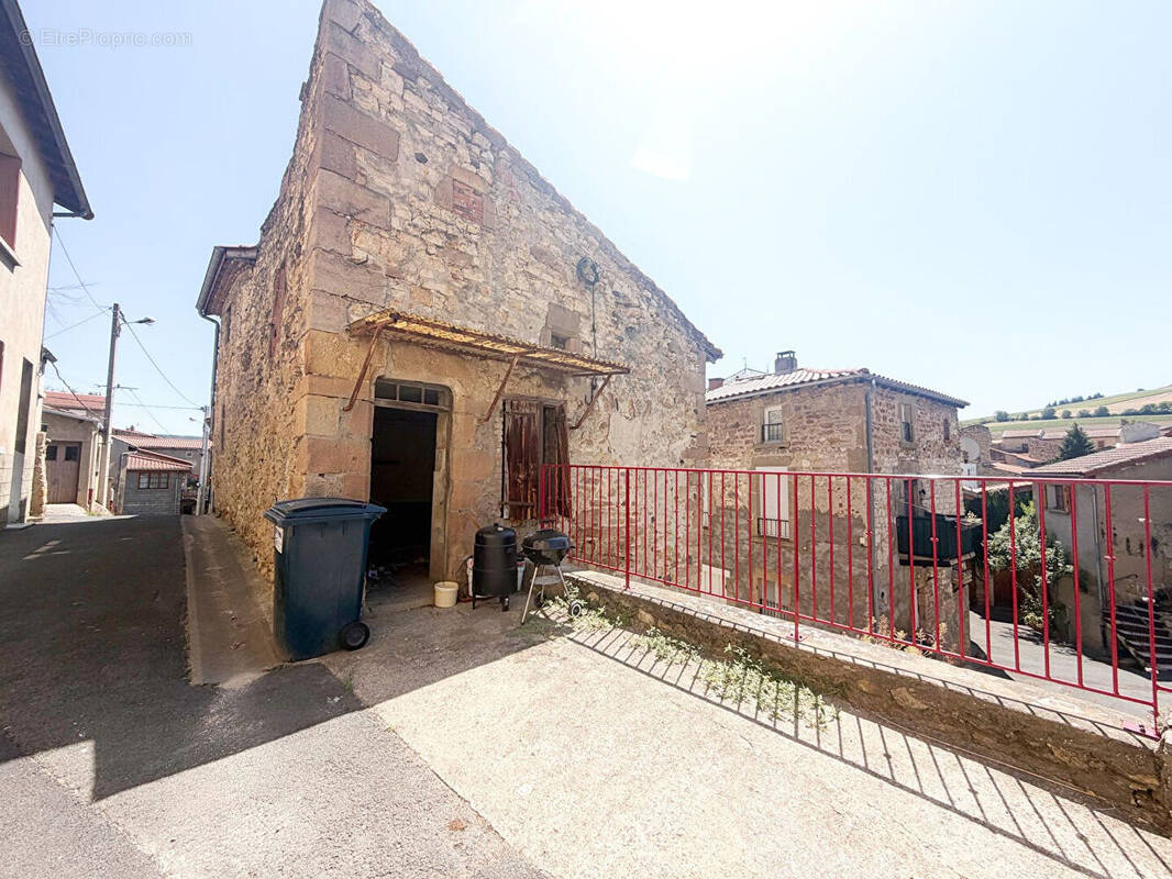 Maison à SAUVAGNAT-SAINTE-MARTHE