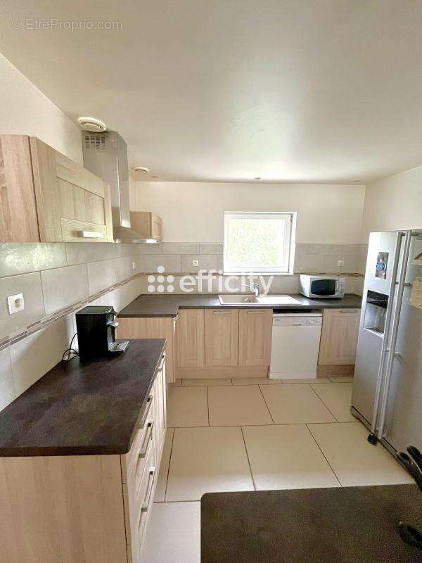 Maison à NANTEUIL-LA-FOSSE