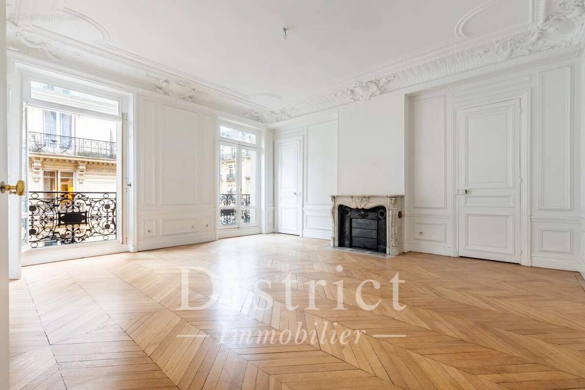 Appartement à PARIS-8E
