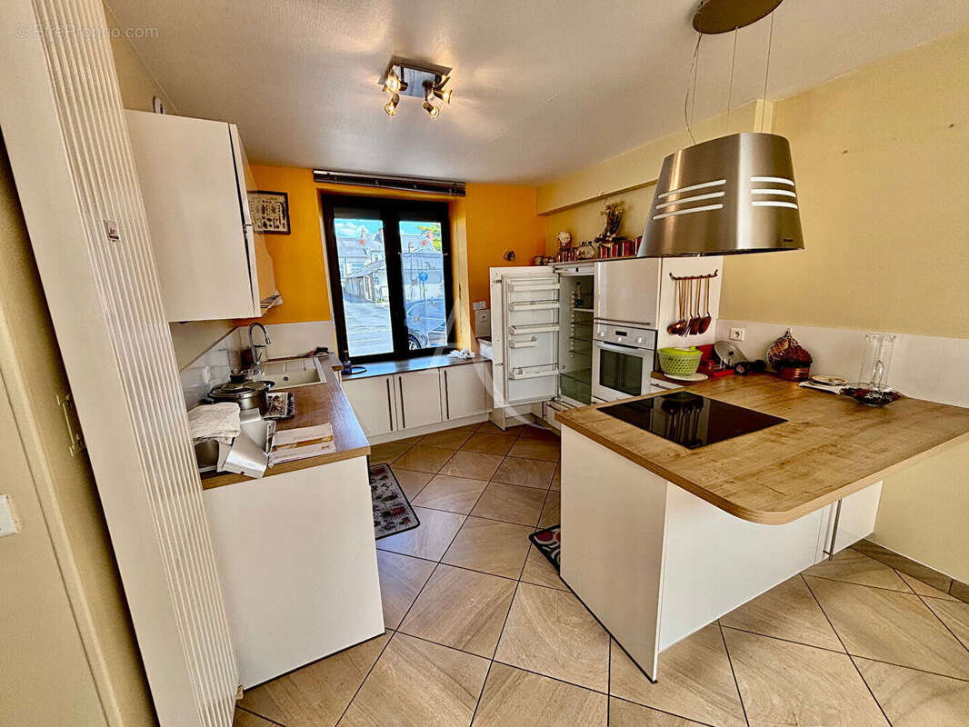 Maison à SAINT-DENIS-DE-L'HOTEL