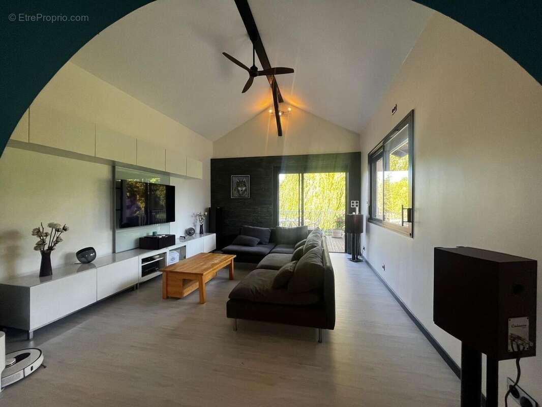 Photo 2 - Maison à SAINT-ROMAIN-DE-JALIONAS