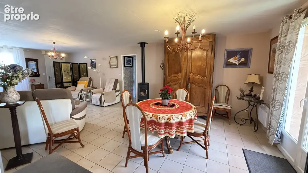 Viager occupé Monsieur 82 ans et Dame 89 ans - Maison de plain-pied avec garage et jardin - photo 9