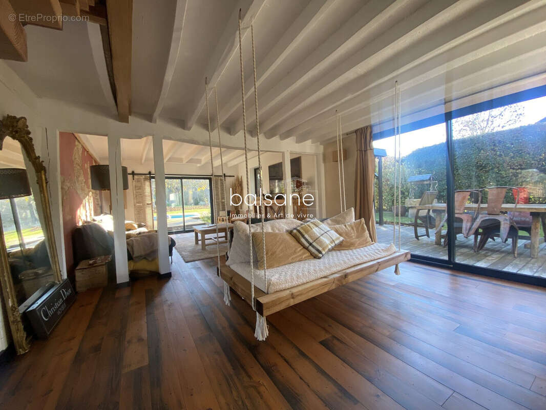 Maison à LE MESNIL-SOUS-JUMIEGES