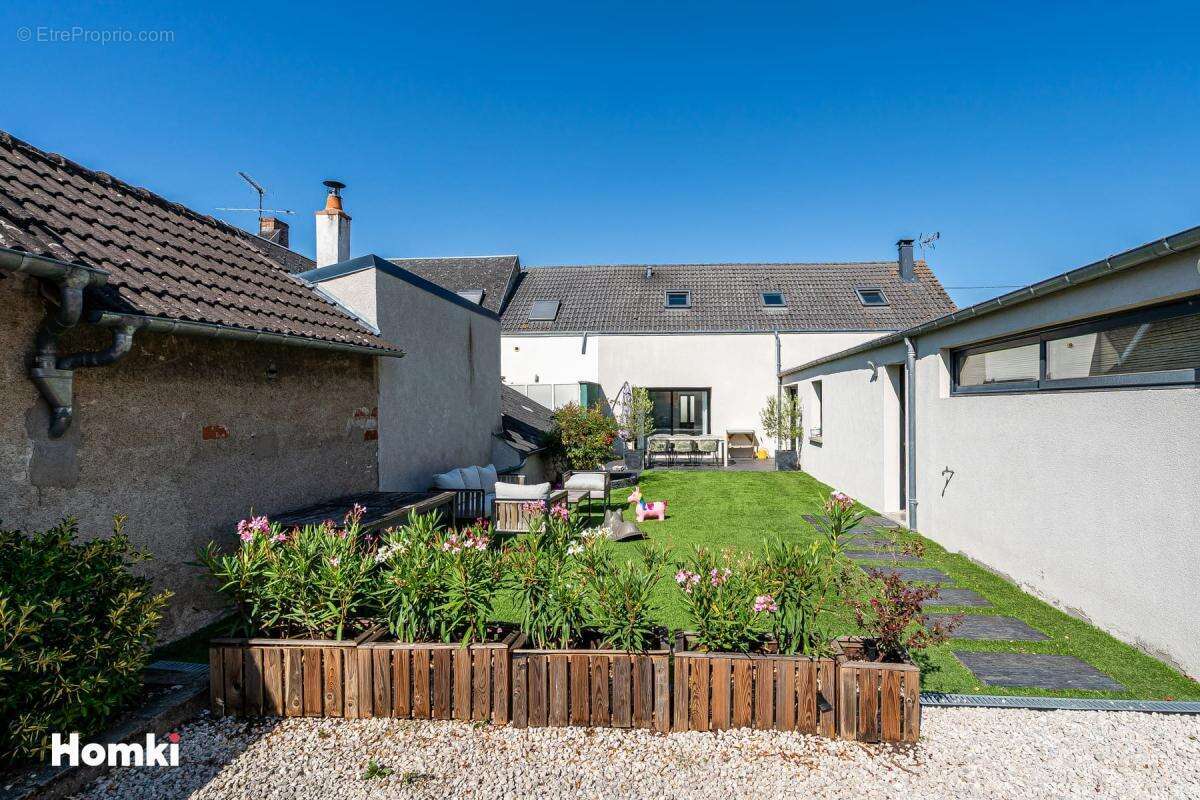 Maison/Villa T5 de 165 m2 à La Chapelle-Saint-Mesmin 45380 - photo 2