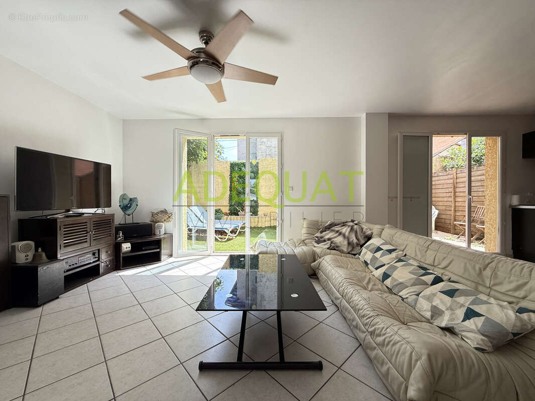 Maison mitoyenne / 4 chambres / terrasse 30m2 / garage attenant / parking ext... - photo 4