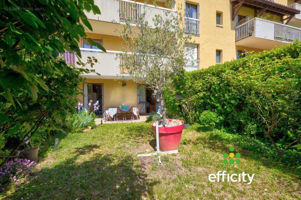 Appartement à SAINT-GENIS-LAVAL