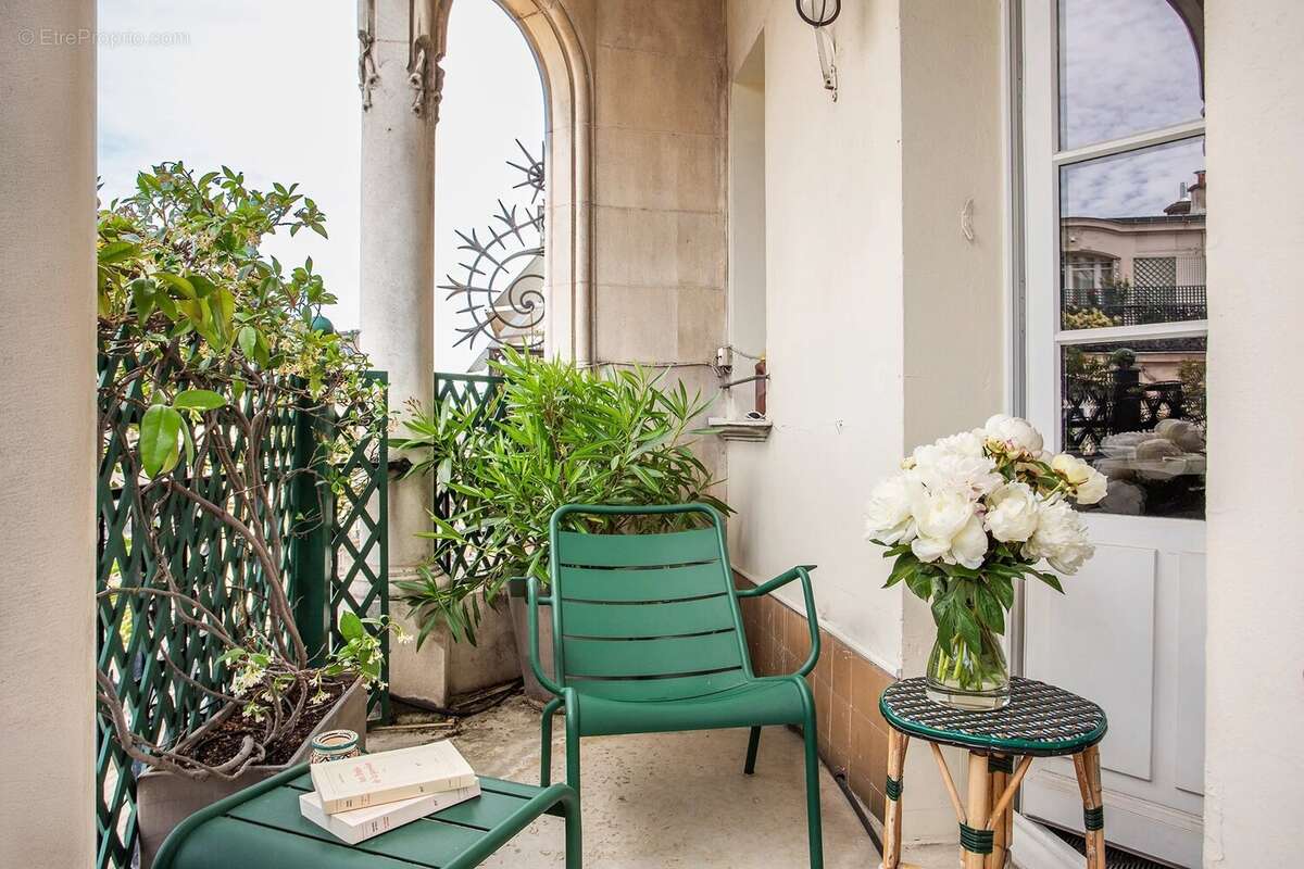 Appartement à PARIS-16E