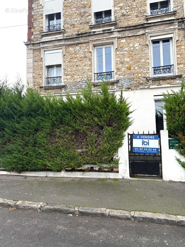 Appartement à EZANVILLE