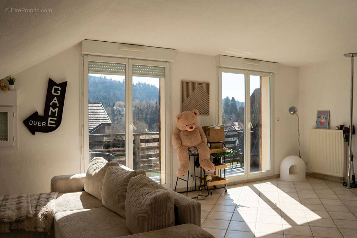 Appartement à LA CLUSE-ET-MIJOUX