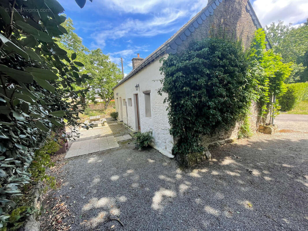 Maison à REGUINY