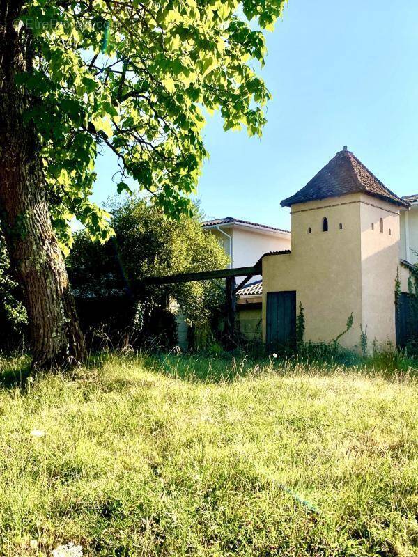 Maison à FARGUES-SAINT-HILAIRE