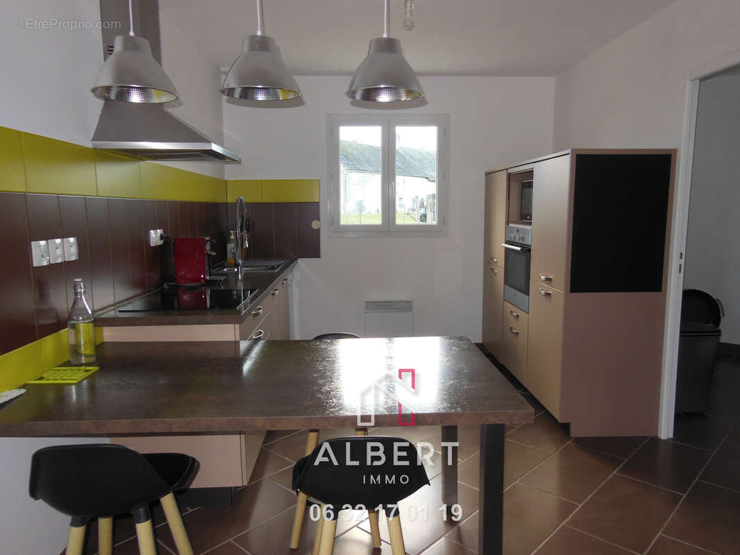 Maison à AMBILLOU-CHATEAU