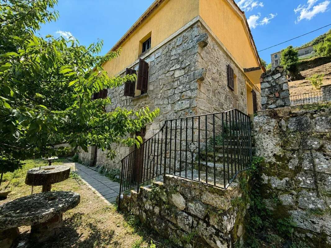 Maison de village a renover - toiture neuve - zoza - photo 15
