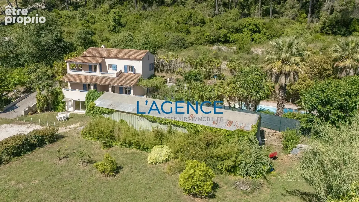 CARQUEIRANNE VILLA 233m2 - 8 Chambres  - Terrain 7023m avec piscine - photo 2
