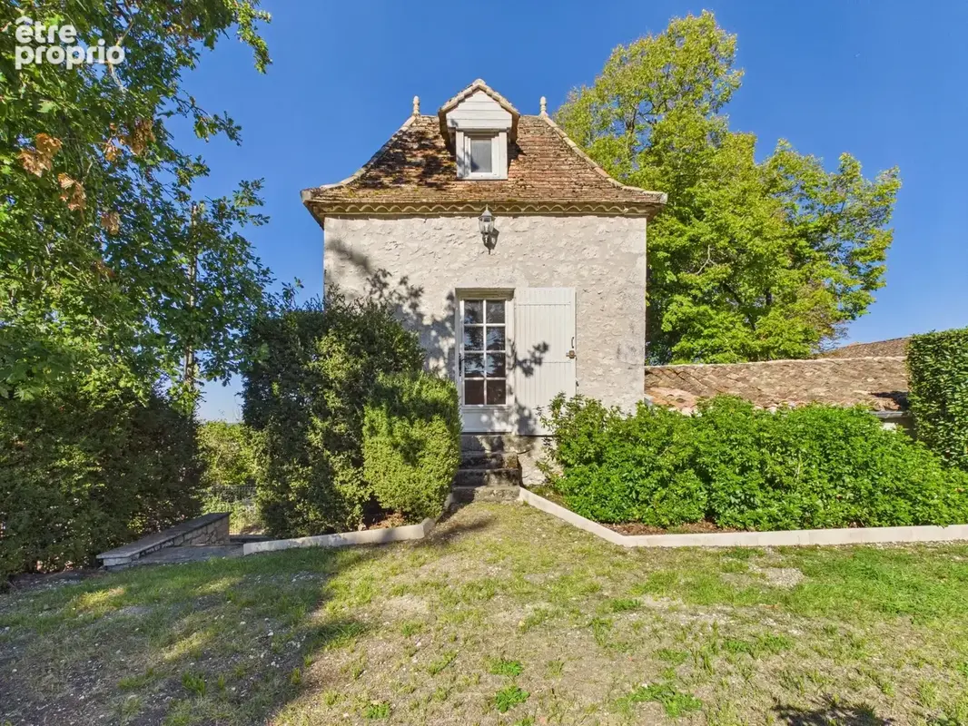 Élégante maison de maître, seconde maison périgourdine et dépendances sur près de 2,5 hectares de parc arboré - photo 19
