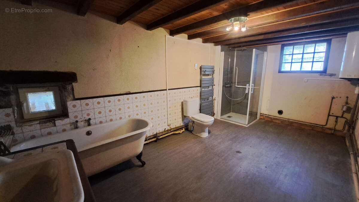 Maison à SAINT-PRIEST-DES-CHAMPS