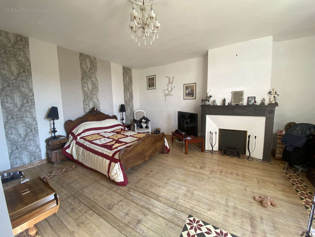 Maison à BOURDELLES