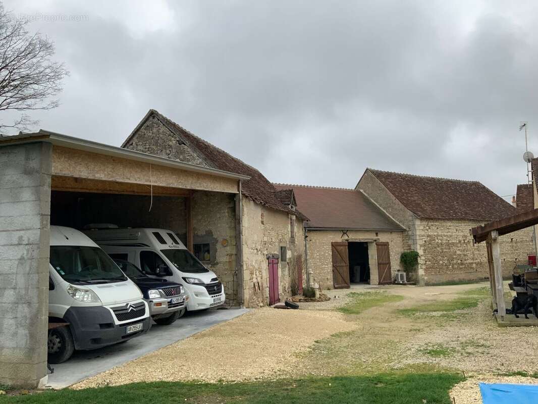 Maison à NEONS-SUR-CREUSE