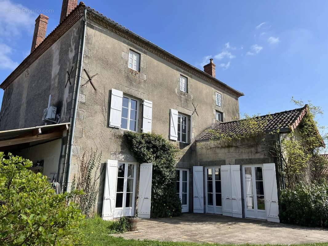 Maison à THIAT