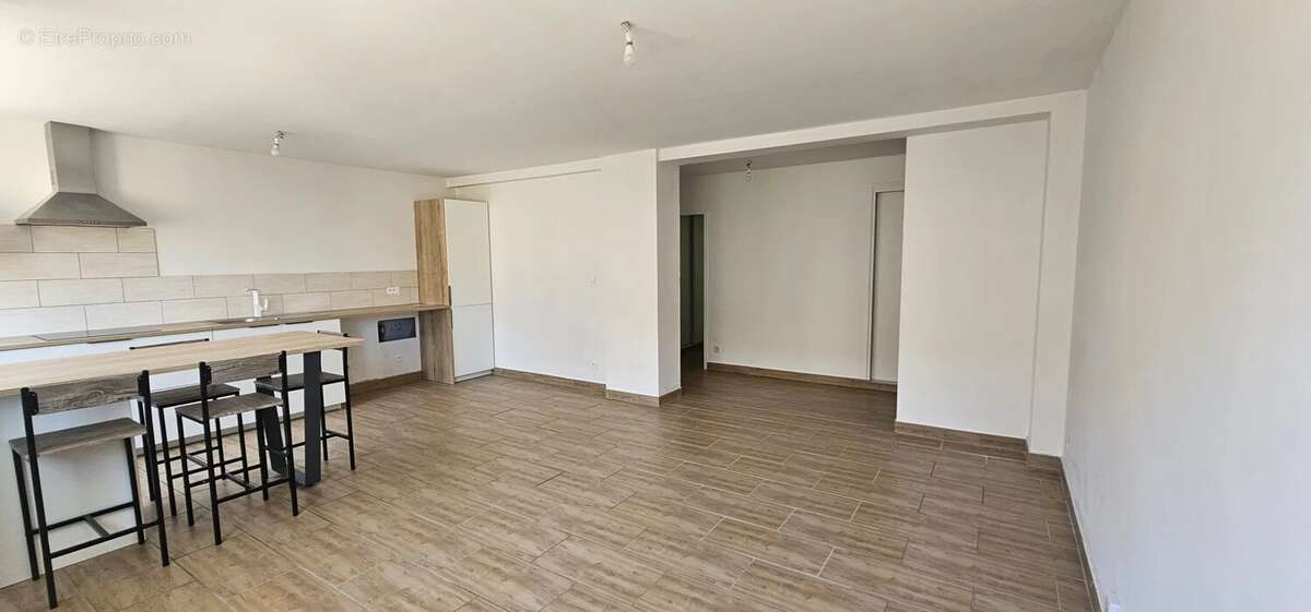 Appartement à SOLLIES-PONT