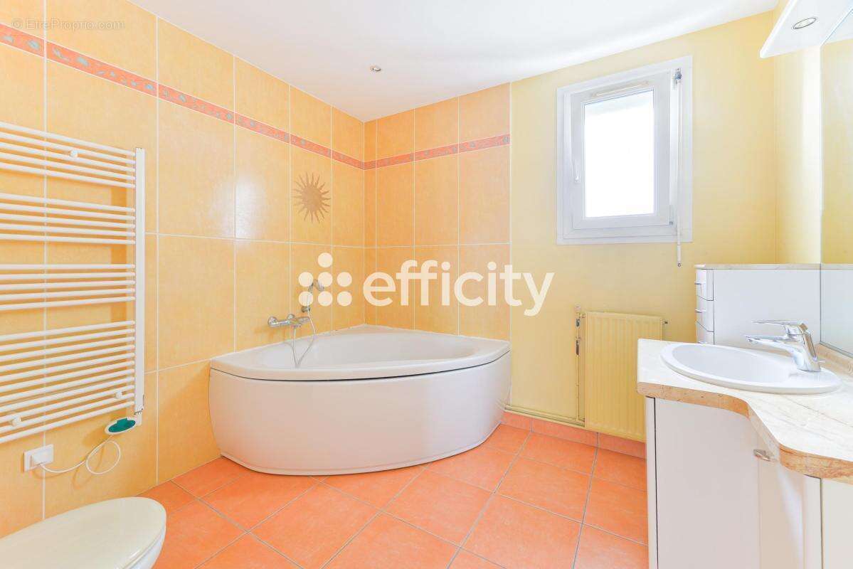 Maison à SAINT-SEBASTIEN-SUR-LOIRE