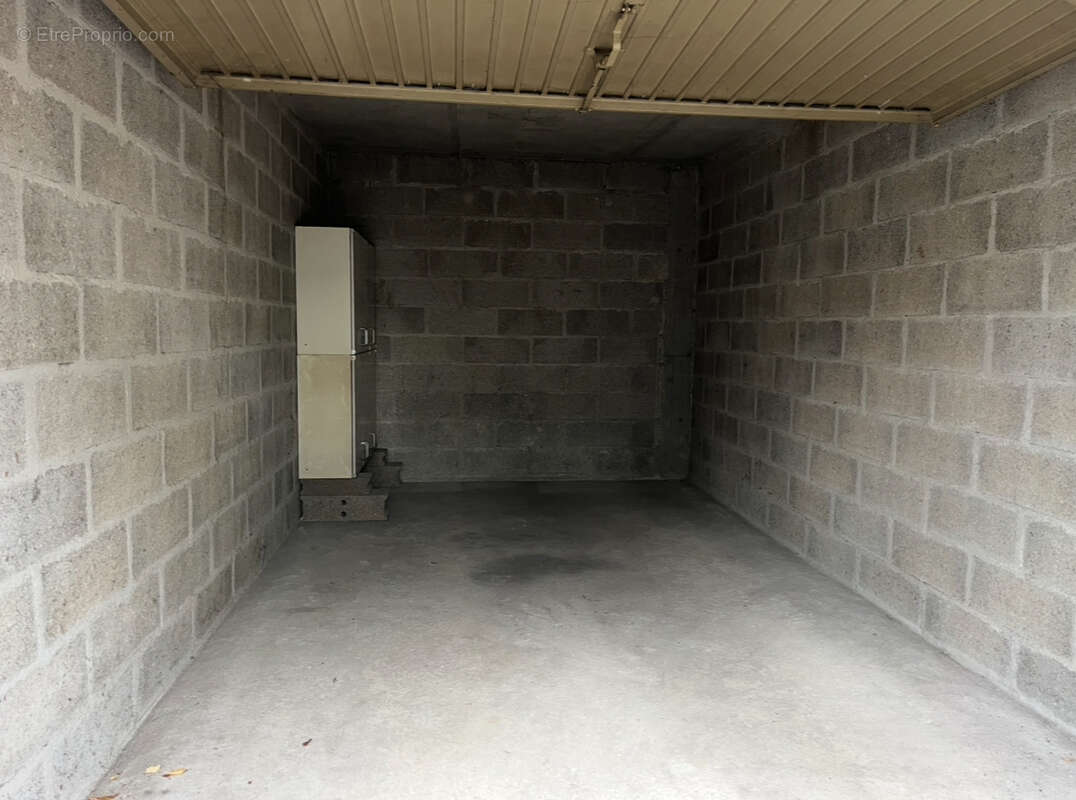 Parking à SAINT-APOLLINAIRE