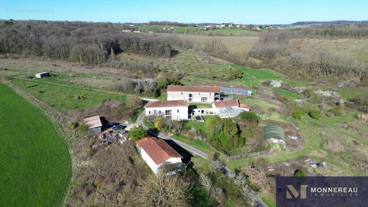 Maison à JUILLAGUET