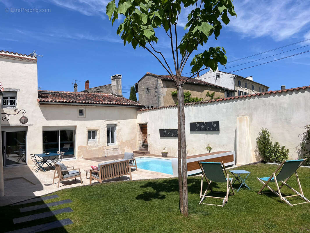 Maison à COGNAC