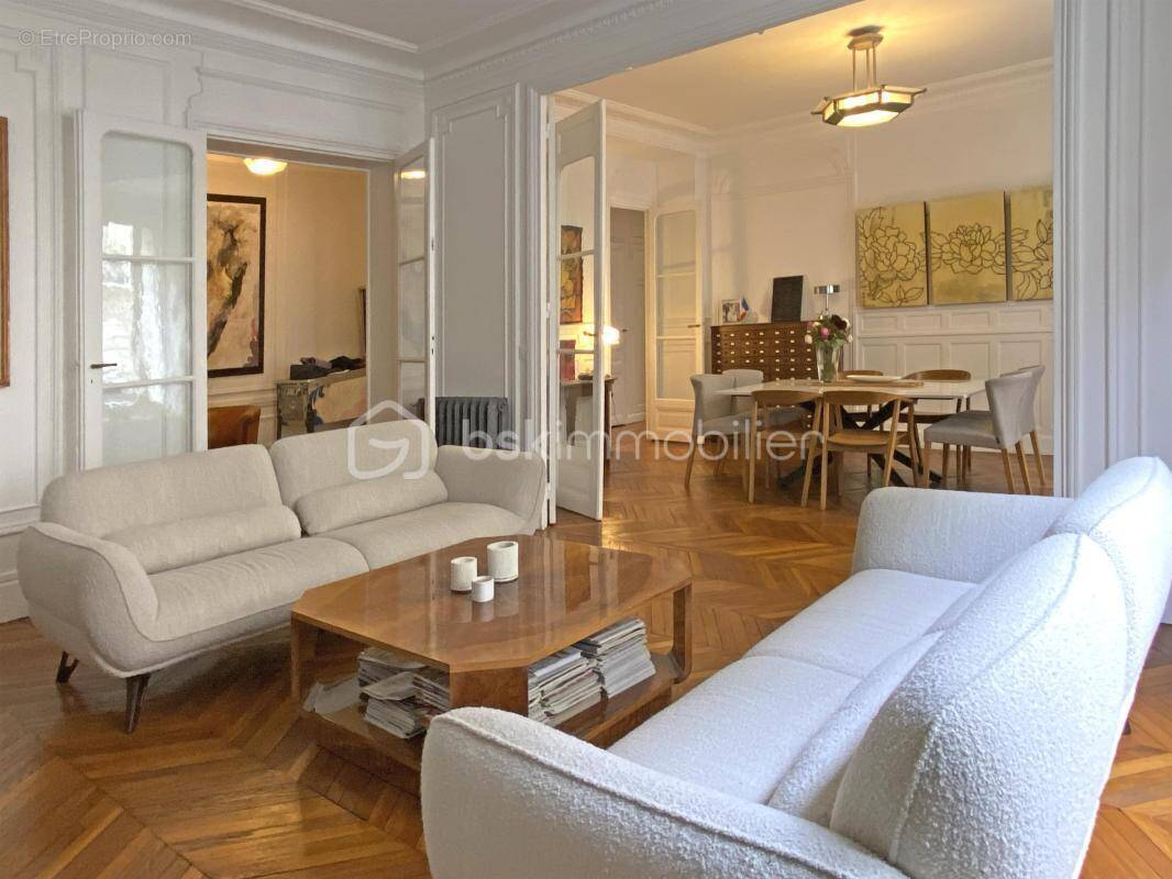 Appartement à PARIS-17E