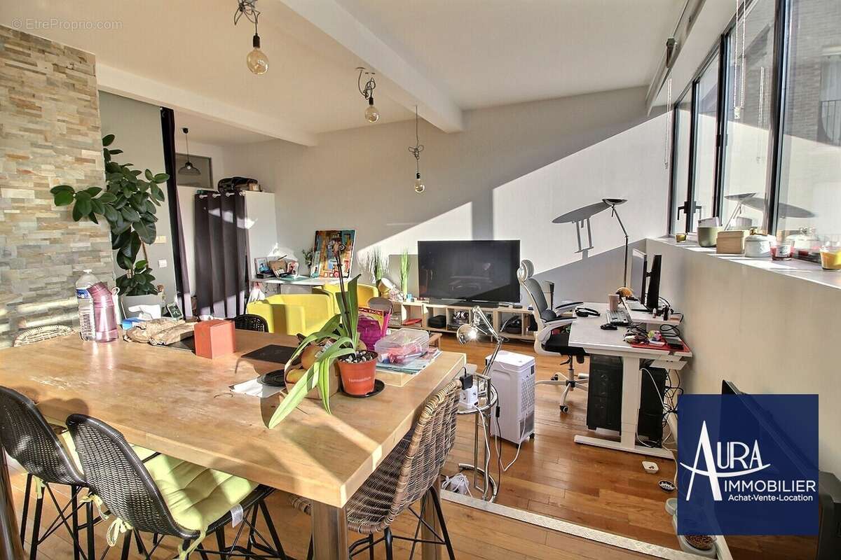 0_0006 - Commerce à LES LILAS