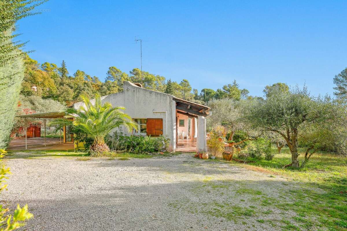 Maison à MEOUNES-LES-MONTRIEUX