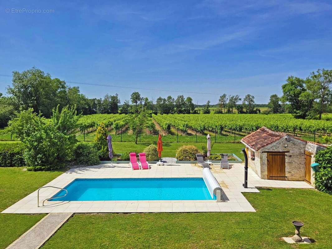 Belle maison familiale de 4 chambres avec un grand gîte et une superbe piscine, près de Cognac - photo 3