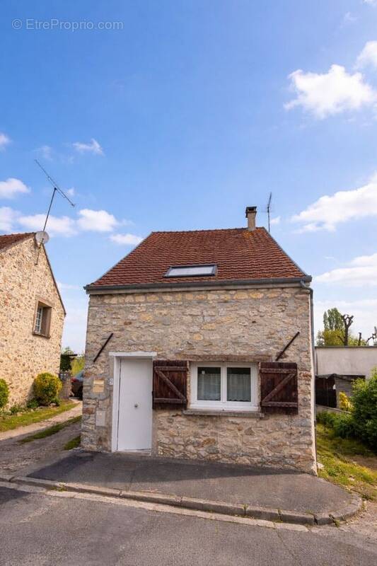 Maison à THIERS-SUR-THEVE