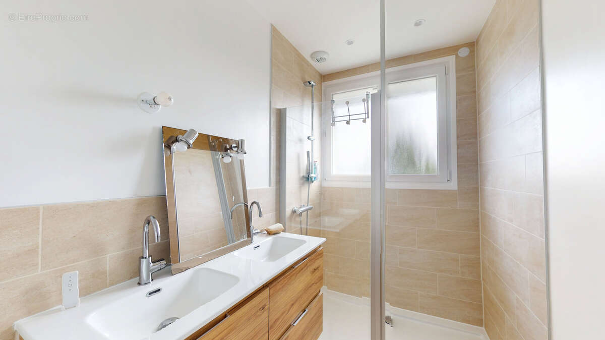 Maison à NEAUPHLE-LE-CHATEAU