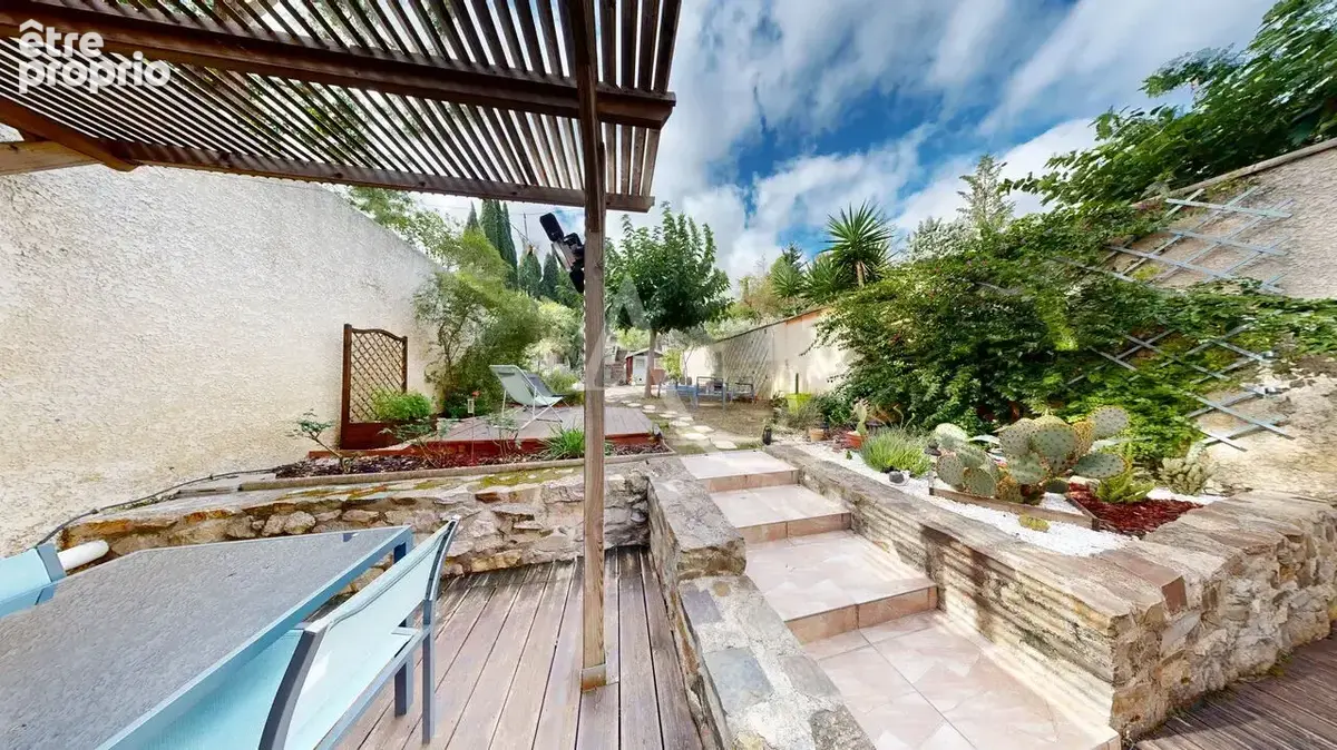 Une maison authentique au coeur du village, rénovée avec jardin, 4 chambres, garage - photo 3
