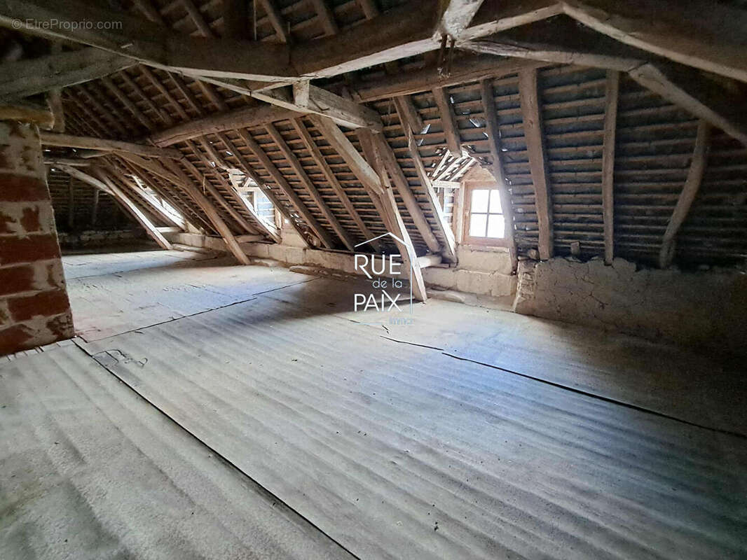 Maison située à Antran avec dépendances et grand jardin ! - photo 12