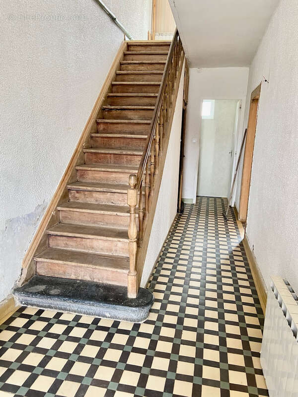 Maison à AVESNES-SUR-HELPE