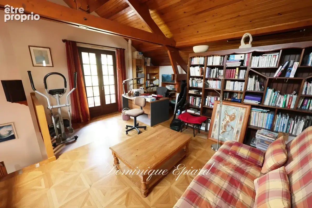 Maison de charme salon et véranda climatisée — demi plein-pied, DPE C — école et commerces à pied - photo 7