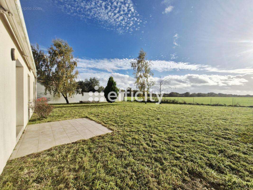 Maison à SAINT-GEORGES-DE-POINTINDOUX