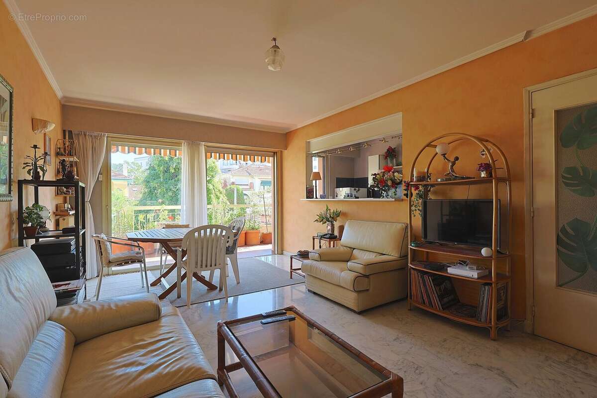 Viager occupé – juan-les-pins – spacieux 2 pièces avec grande terrasse - photo 3