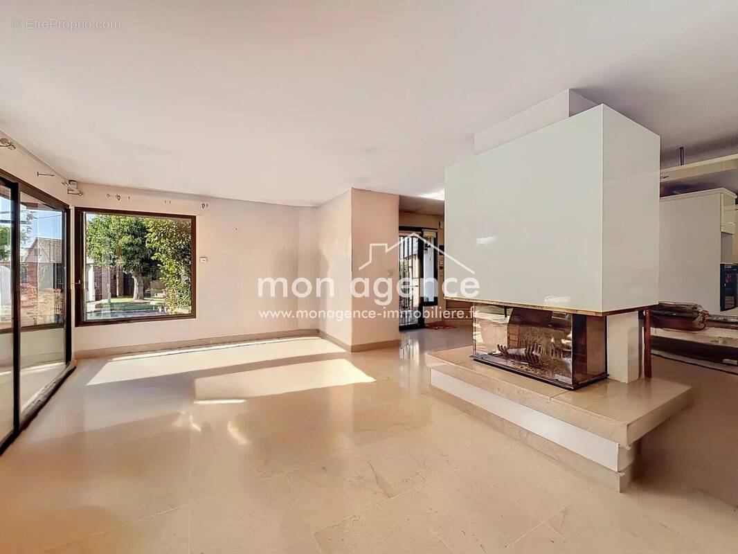 Maison à FRANQUEVILLE-SAINT-PIERRE